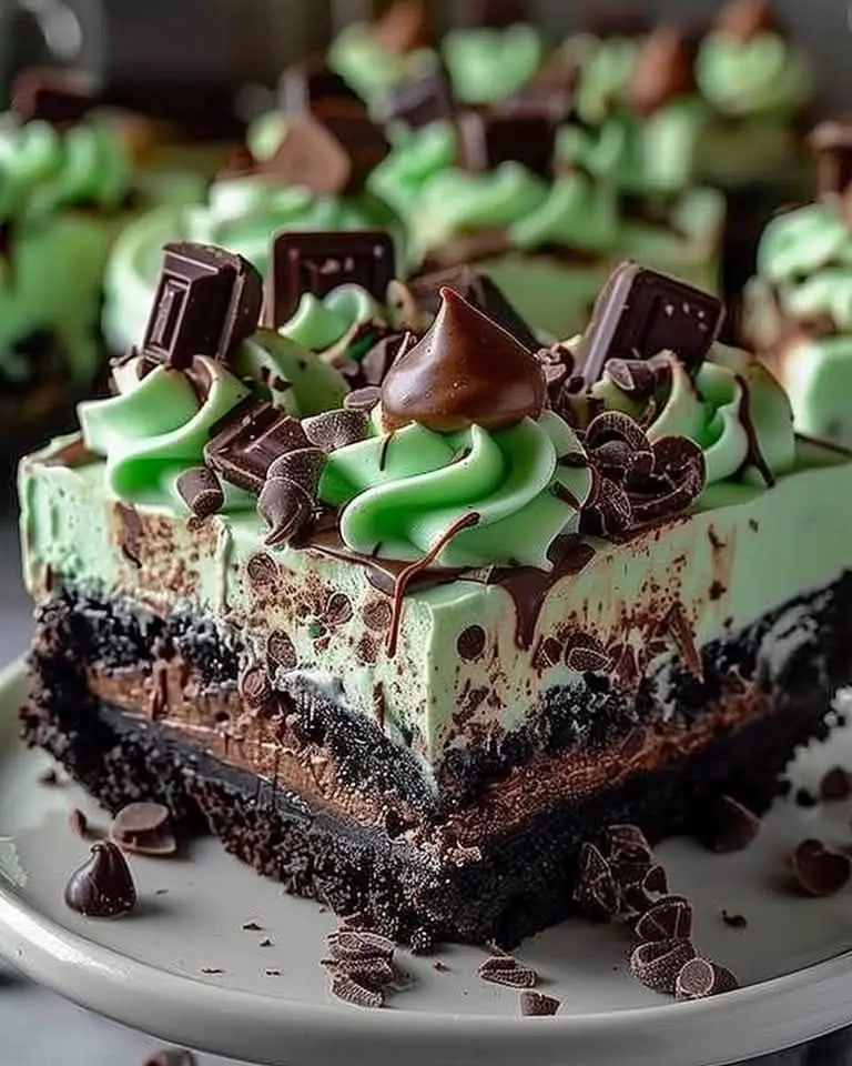 Mint Chocolate Fudge Cheesecake Cake: A Decadent Treat! ๐ซ๐