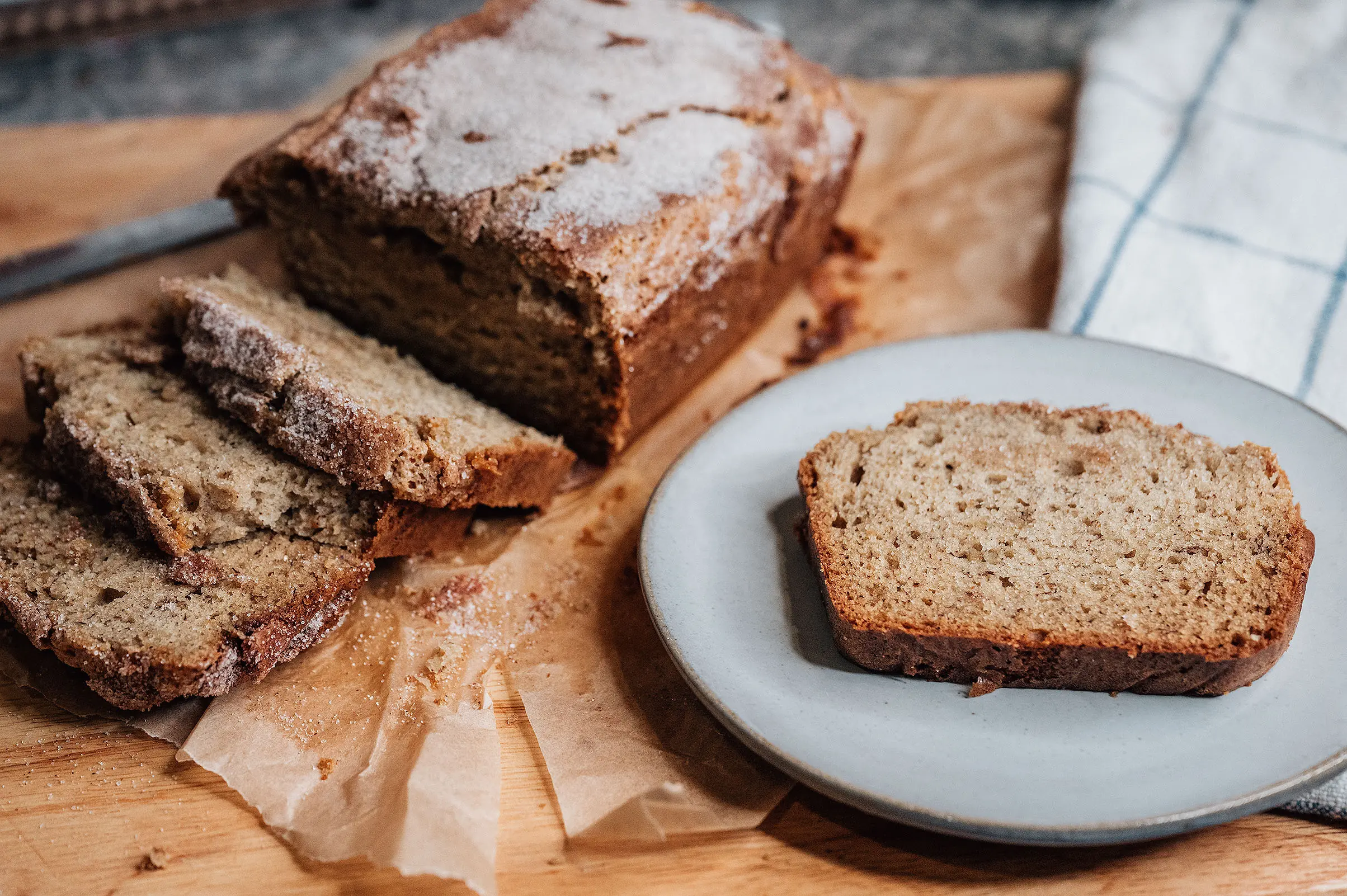 Snickerdoodle Banana Bread with a Cinnamon-Sugar Topping